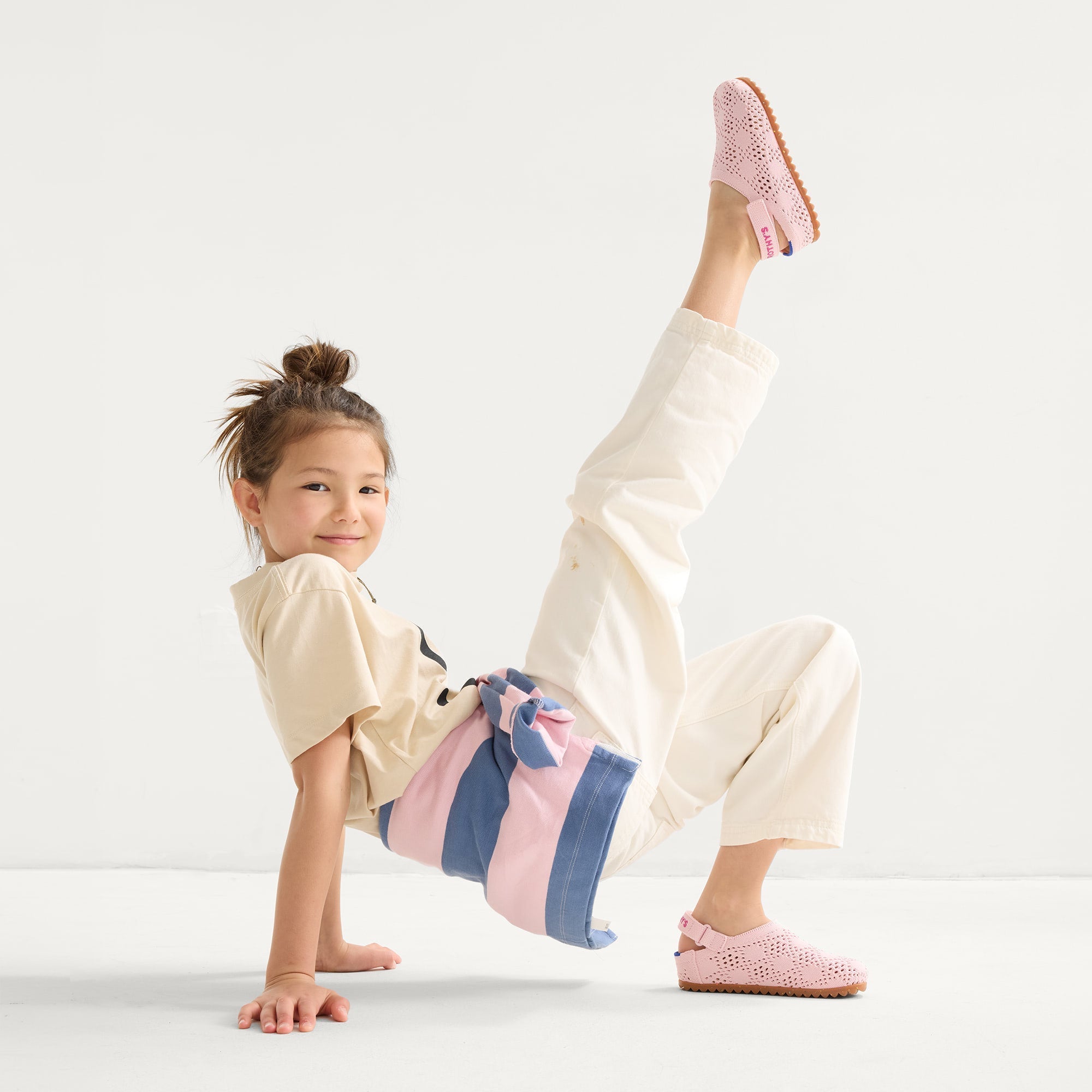 The Kids Clog - Pink Crochet - Image 2